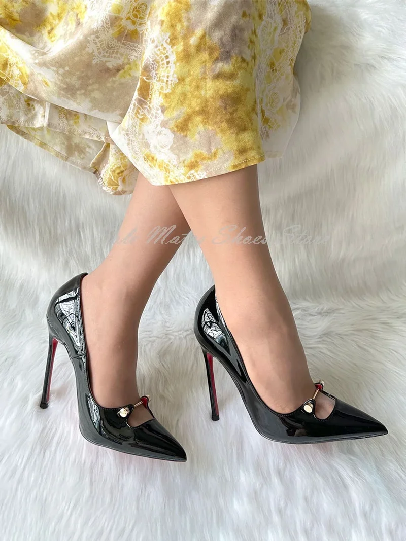 Sexy hohle Lackleder-Pumps, Stilettos, Eisenstangen-Design, schwarze Hochzeitsschuhe, rotes Futter, spitze Zehen, Damen-Bankettkleidschuhe