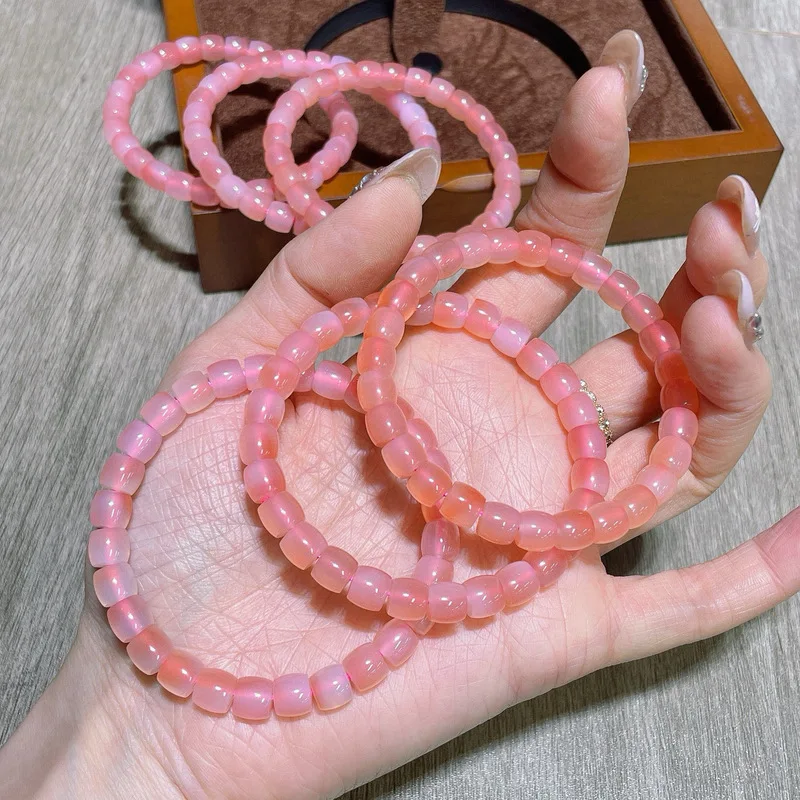 Delicate And Sweet, This Saltwater Agate Bracelet Features A Straight-Cut Design, Offering A Of Understated Luxury