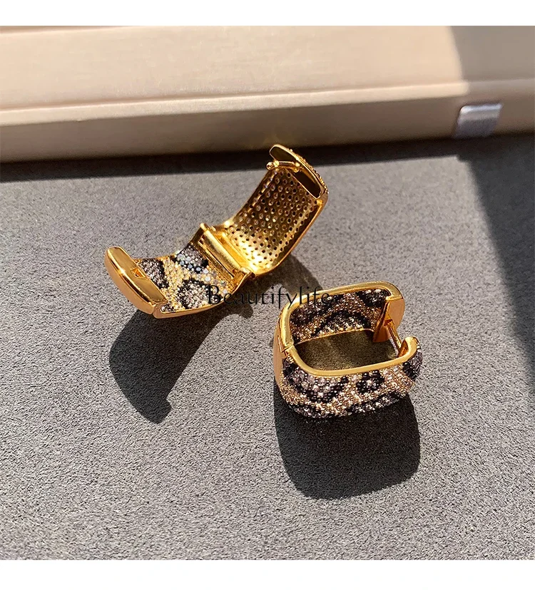 

Leopard print fashion light luxury high-end earrings full of diamonds niche design temperament earrings