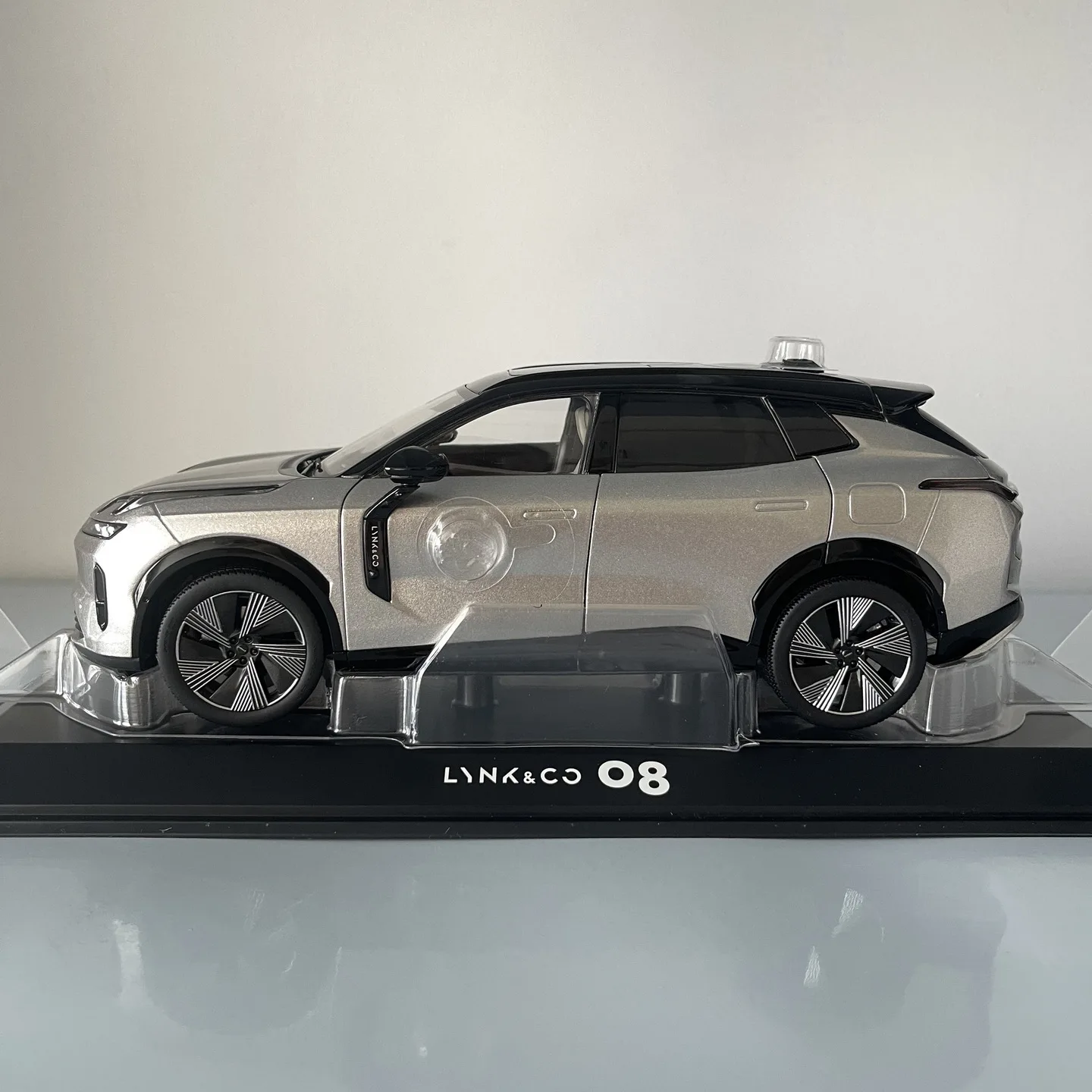 Lynk & Co 08 Micromodel,Geely Die-Cast Metal Replica,Alloy Car Model, Display, Desktop Decoration,white,Silver,1: 18