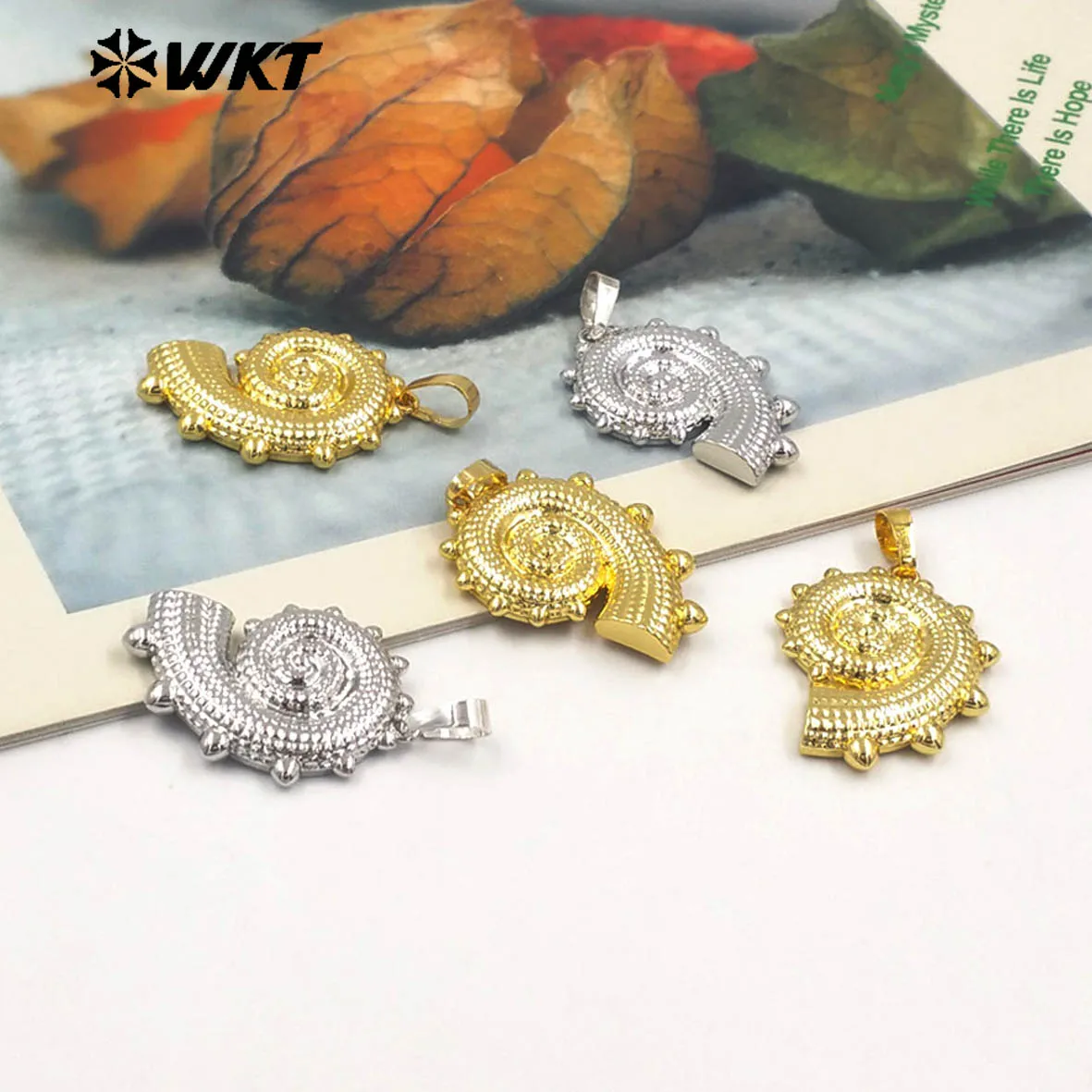 

WT-P2002 Latest Design Cute Vividly Snail Shell Shape Two Color Wholesale Pendant Charms Finding For 5 PCS A Lot