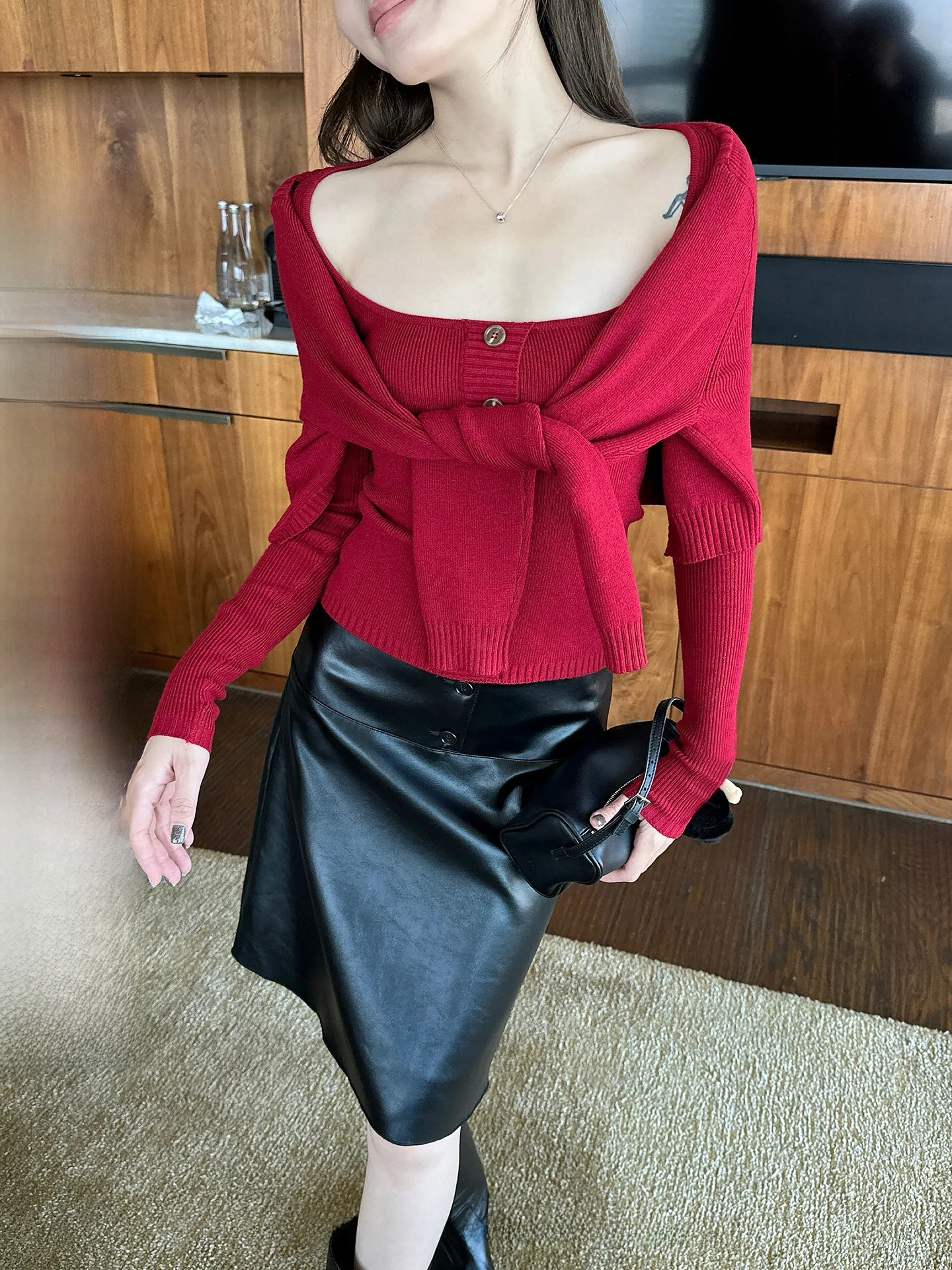 

Low-Neck Red Knitted Sweater with Shawl Fake Two-Piece Women's Slim Fit Casual Style Spring Base Top Lemon Company