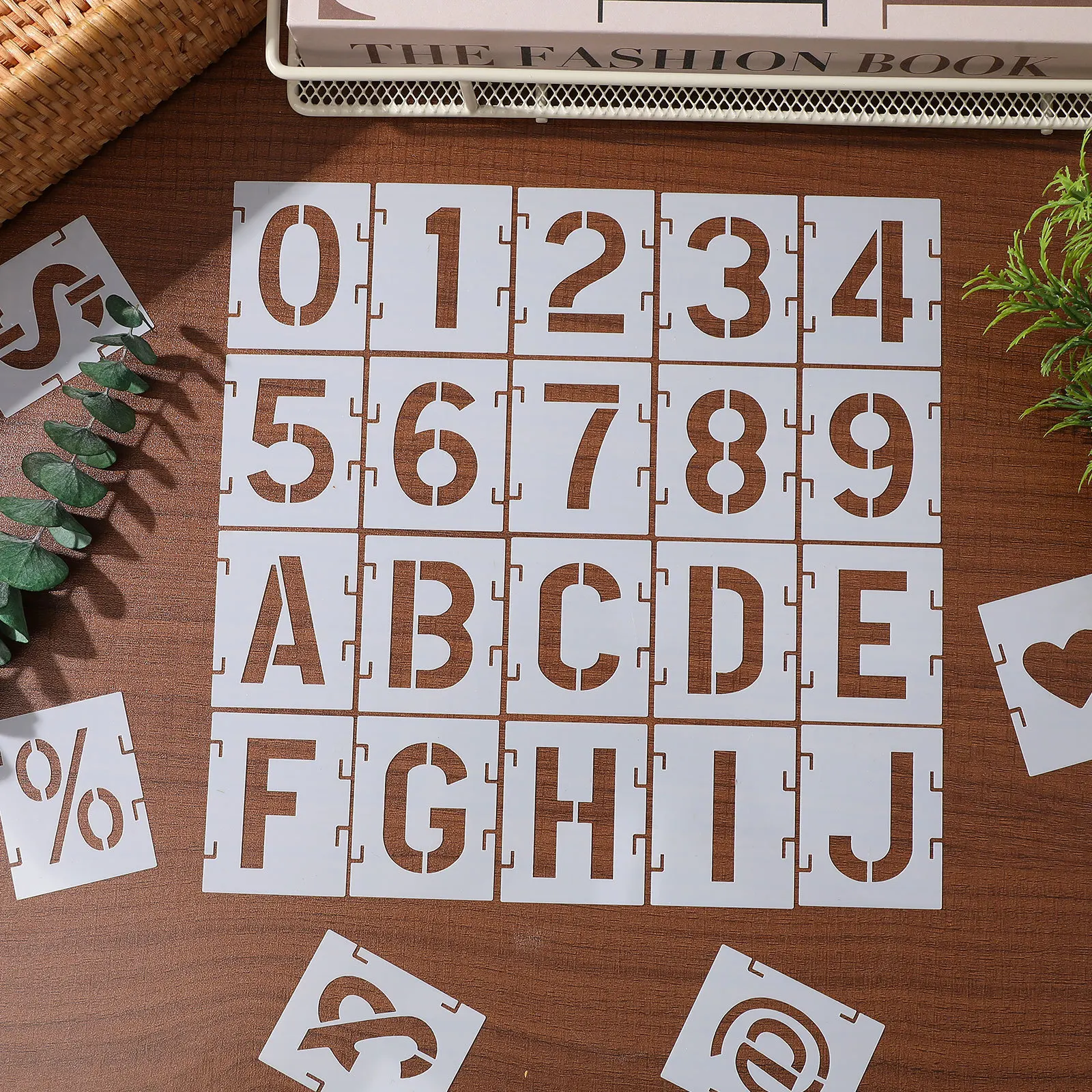 مجموعة واحدة من استنسل طلاء الرش القابل لإعادة الاستخدام مجموعة قالب الحروف الأبجدية والأرقام للحرف اليدوية لطلاء الجدران علامات مخصصة كبيرة