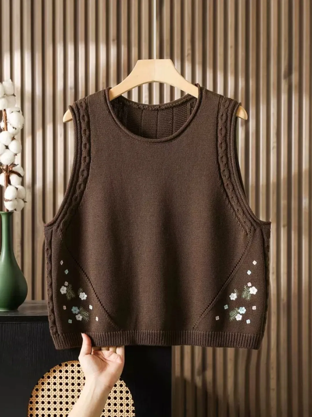 Ladies' Short Embroidered Knitted Vest Top Fashionable Spring Autumn Outerwear Layering Shoulder Pad Warm Polyester Blend