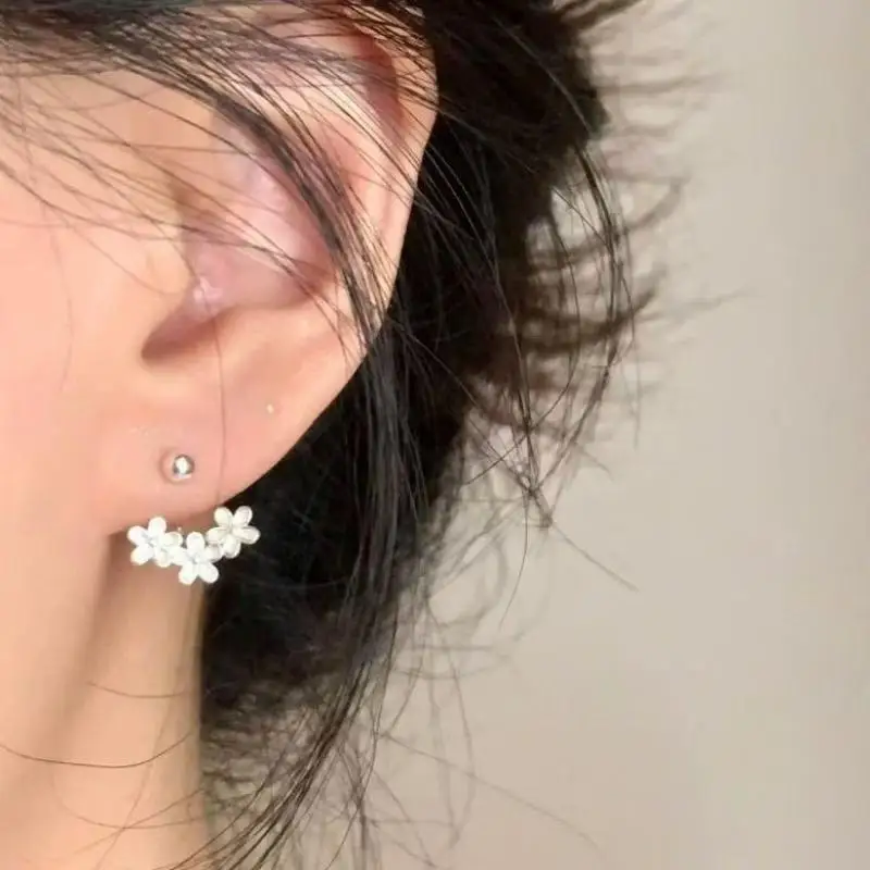 OL Style Elegant Metal Flower Cluster Stud Earrings Gold Plated Small Size Jewelry Gift for Girlfriend Birthday