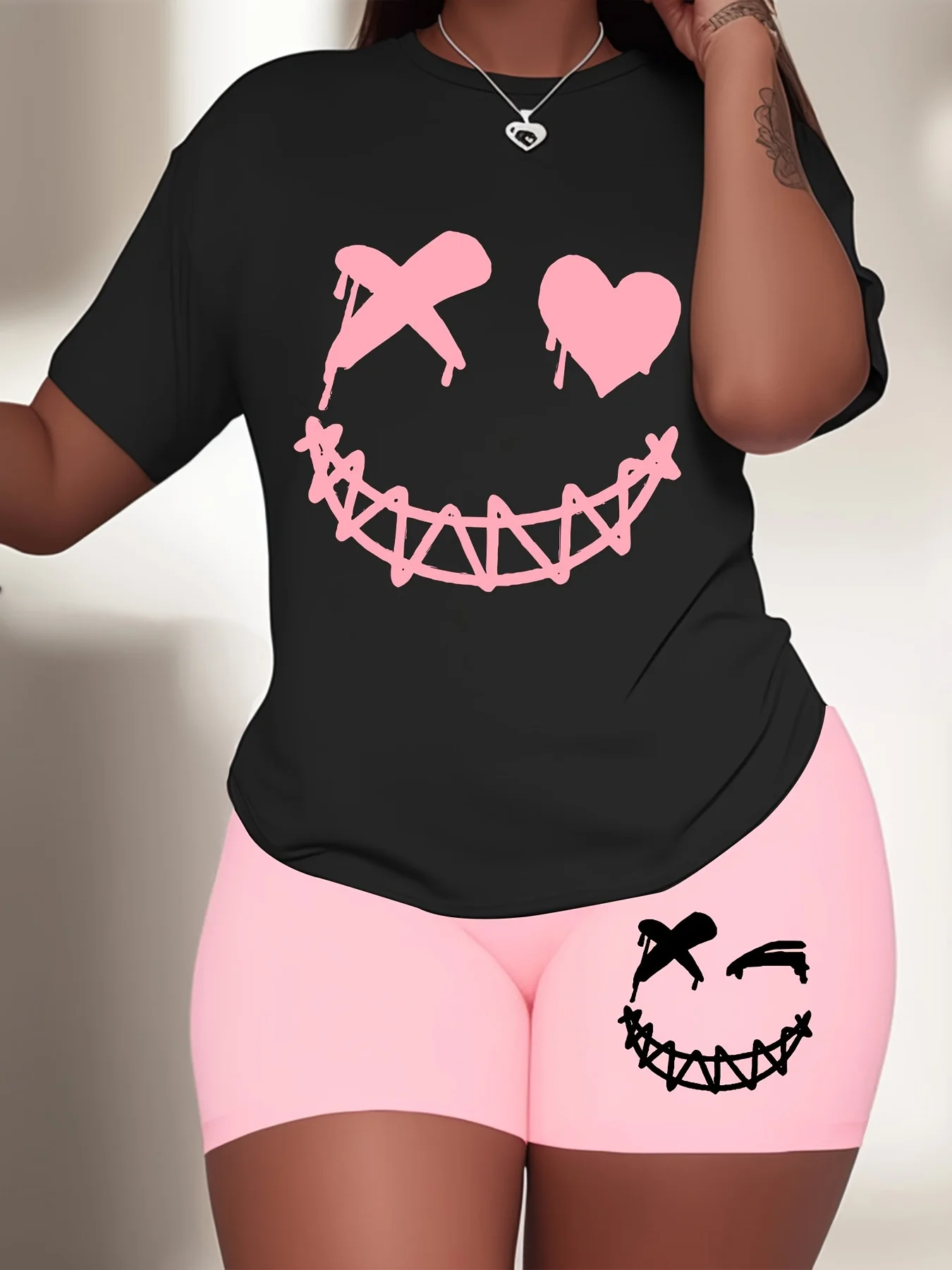 Women\'s Plus Size 2-Piece Set, Short Sleeve T-Shirt With Pinkish Heart Smile Face Graphic Streetwear, Matching Pinkish Shorts,