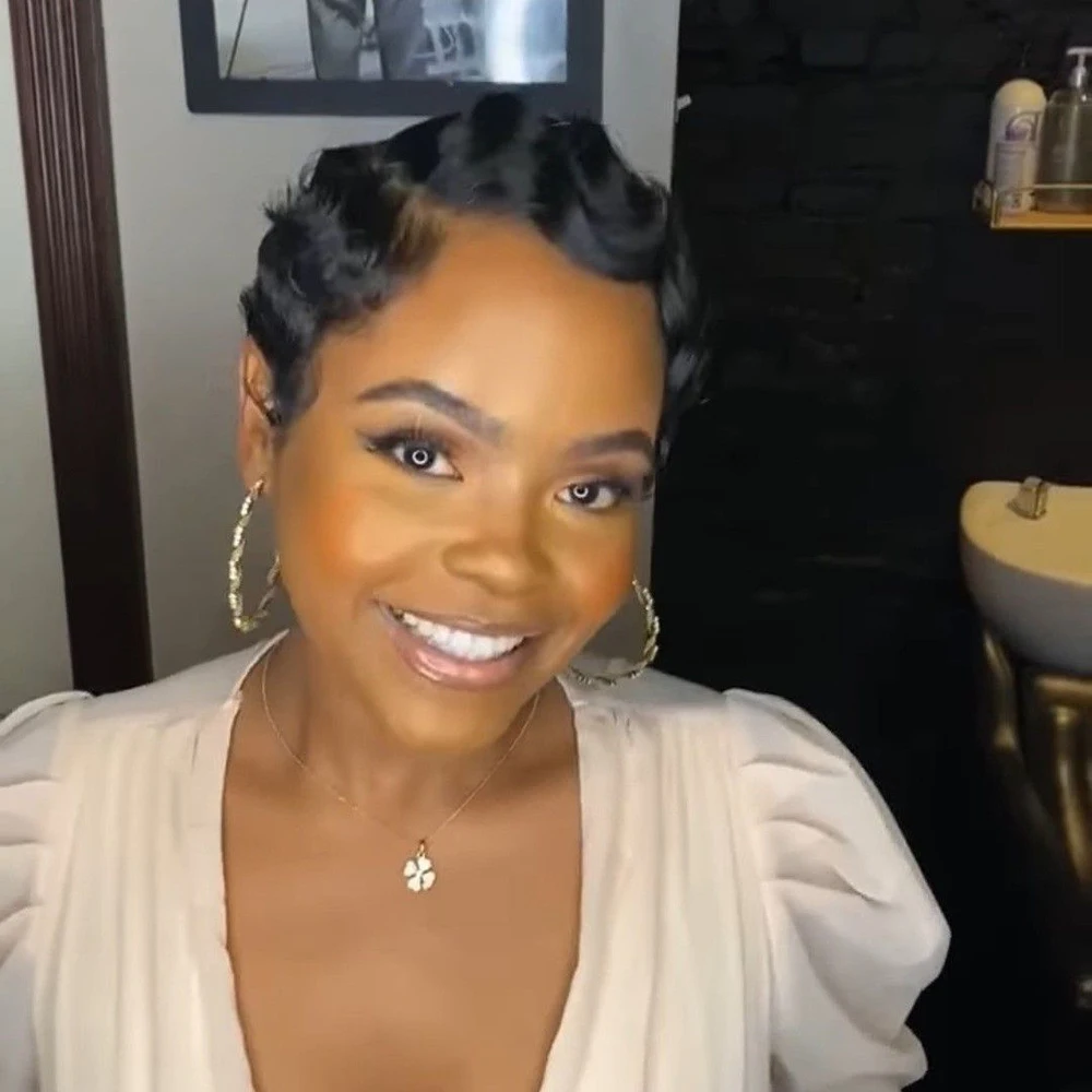 

13x4 Прозрачный кружевной передний короткий парик с стрижкой пикси, волнистые пальцы, бразильские парики из человеческих волос с предварительно выщипанной челкой, бесклеевой для женщин