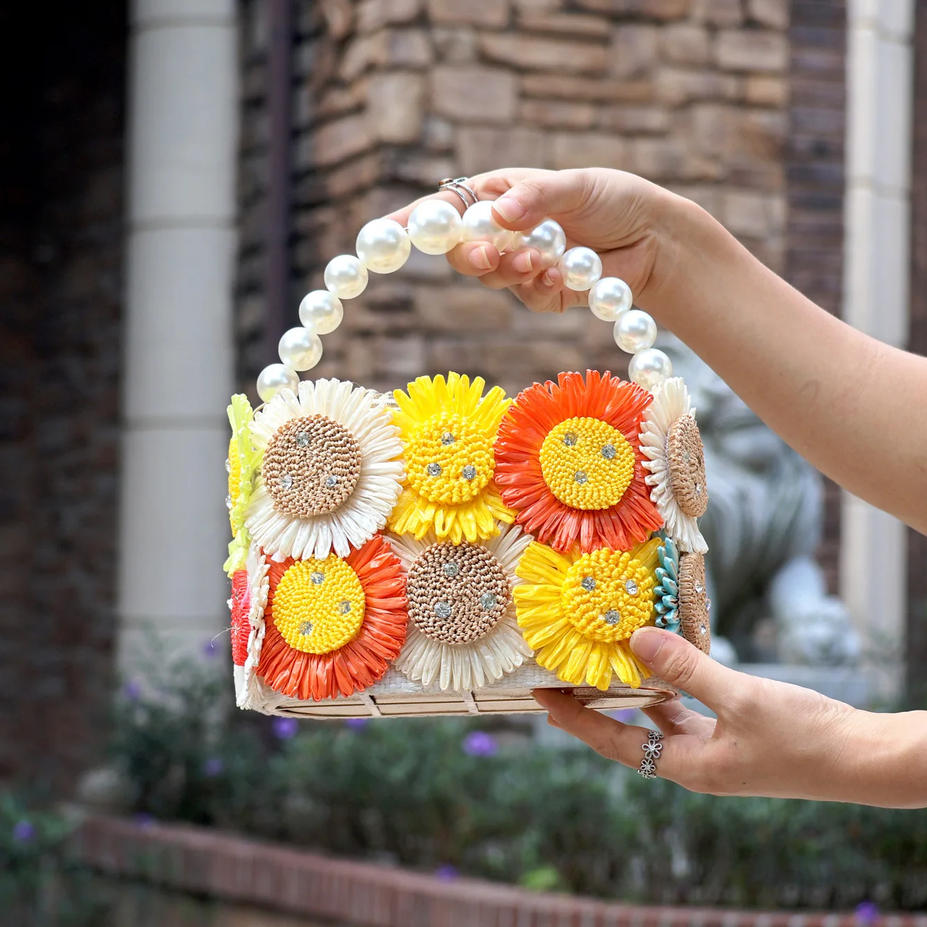 

Women's bag Metal birdcage handbag Pearl decoration dinner bag Handmade flower handbag