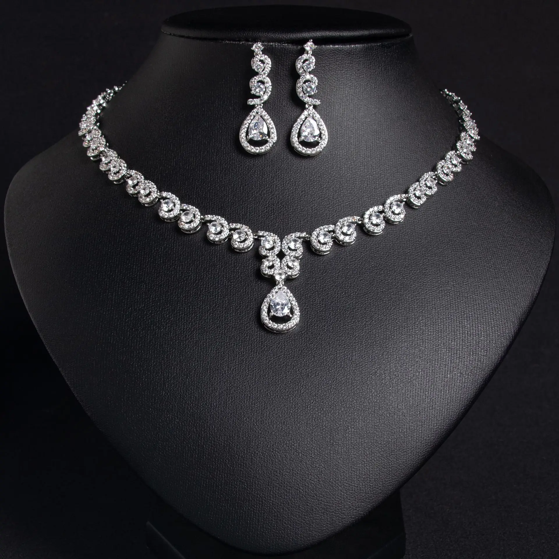 

European and American cross-border bride jewelry two-piece set wedding fashion full of diamonds zircon water drop necklace earri