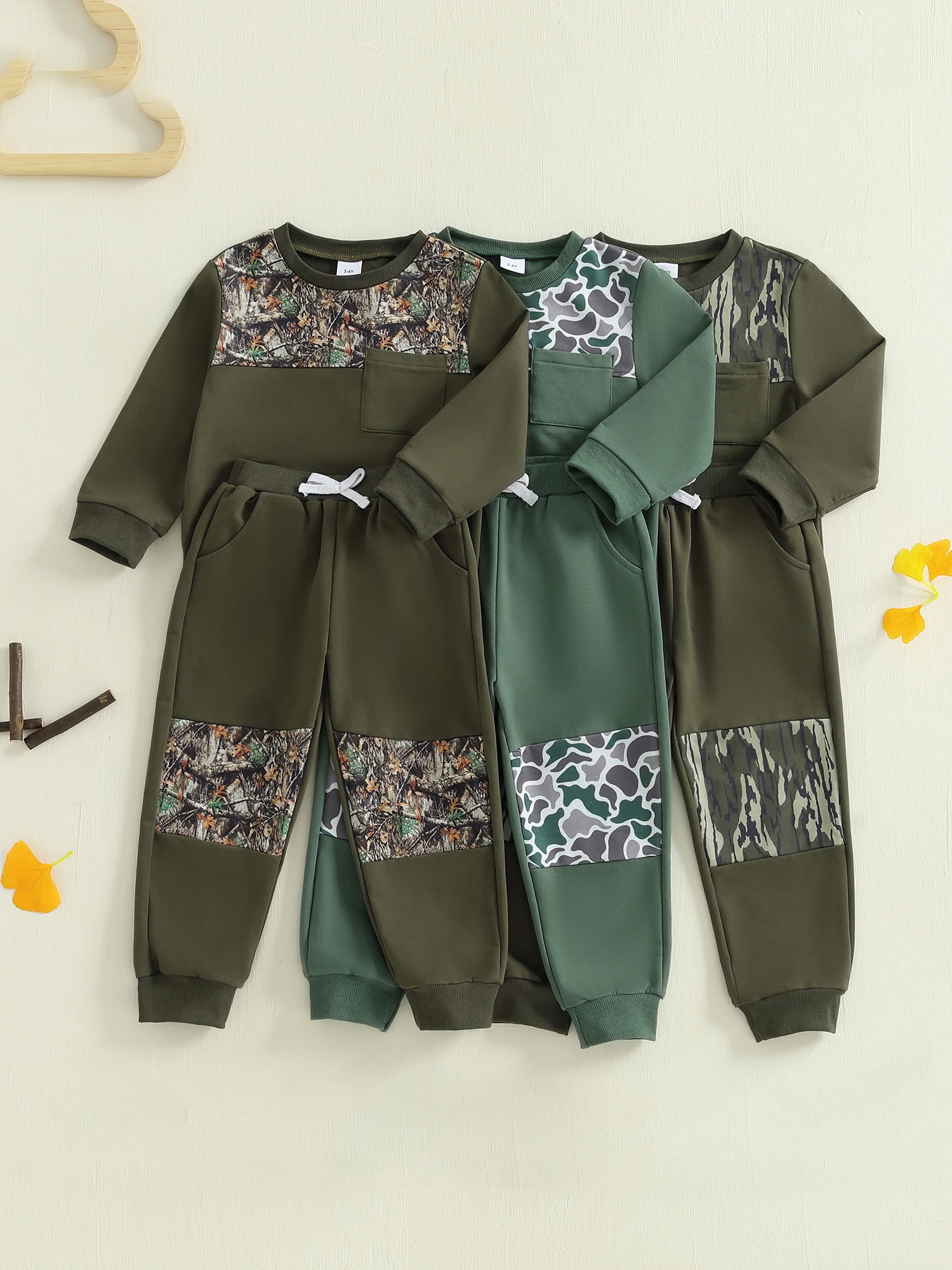 Set da 2 pezzi per ragazzi, felpa mimetica con cappuccio e pantaloni da jogging abbinati, accogliente outfit autunnale per bambini attivi