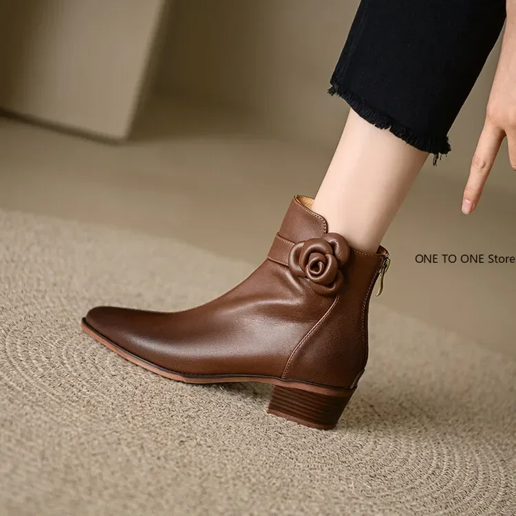 جديد منتصف كعب أحذية بوت قصيرة الشتاء حذاء أسود كعب منخفض وأشار الأحذية النسائية زهرة المشمش أفخم الأحذية السيدات أحذية لوليتا الأحذية