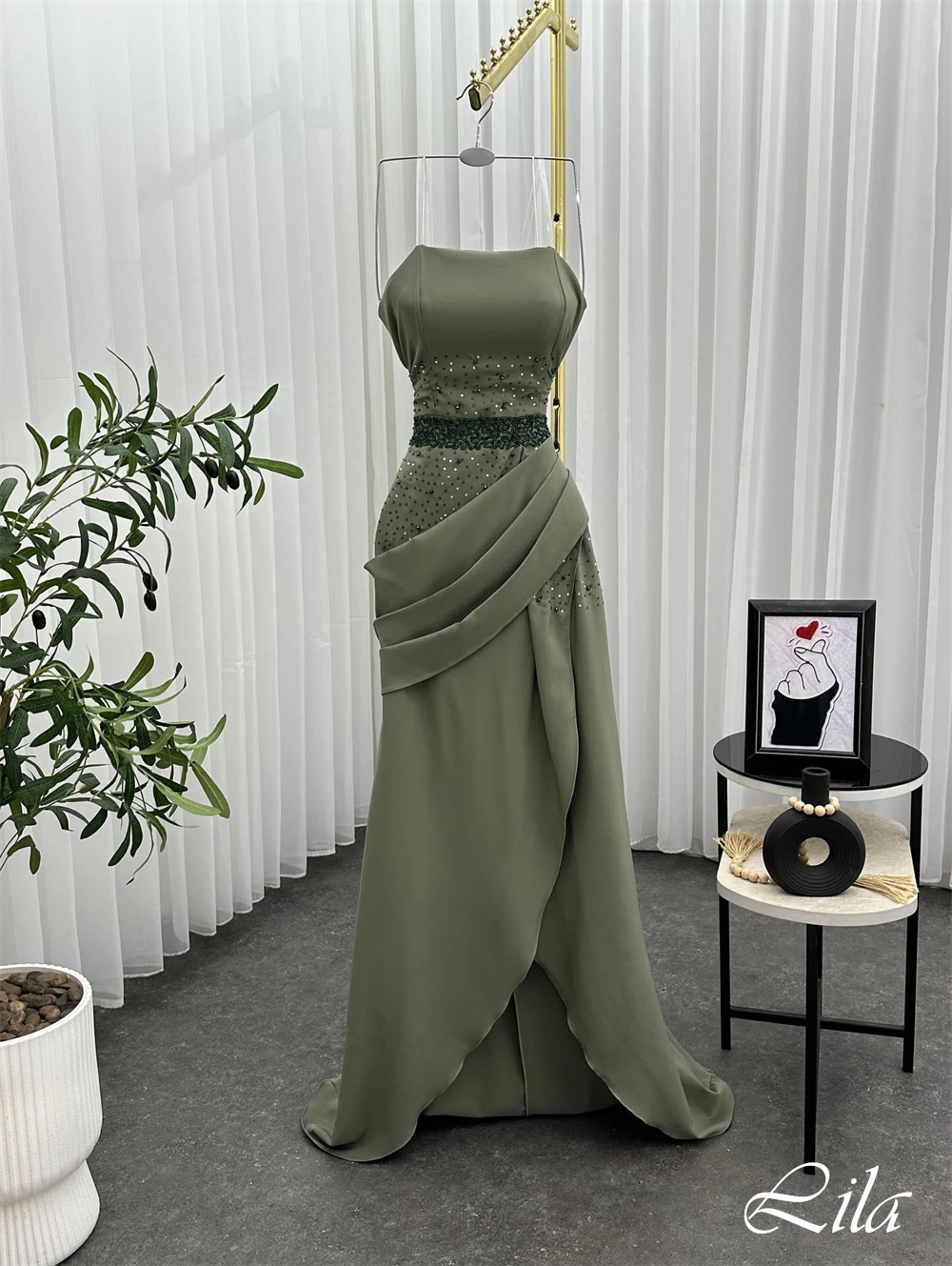 

Customized Strapless Sleeveless Formal Evening Dress Straight Crystal Classic Celebrity Gowns Green Front Slit Bridal Party