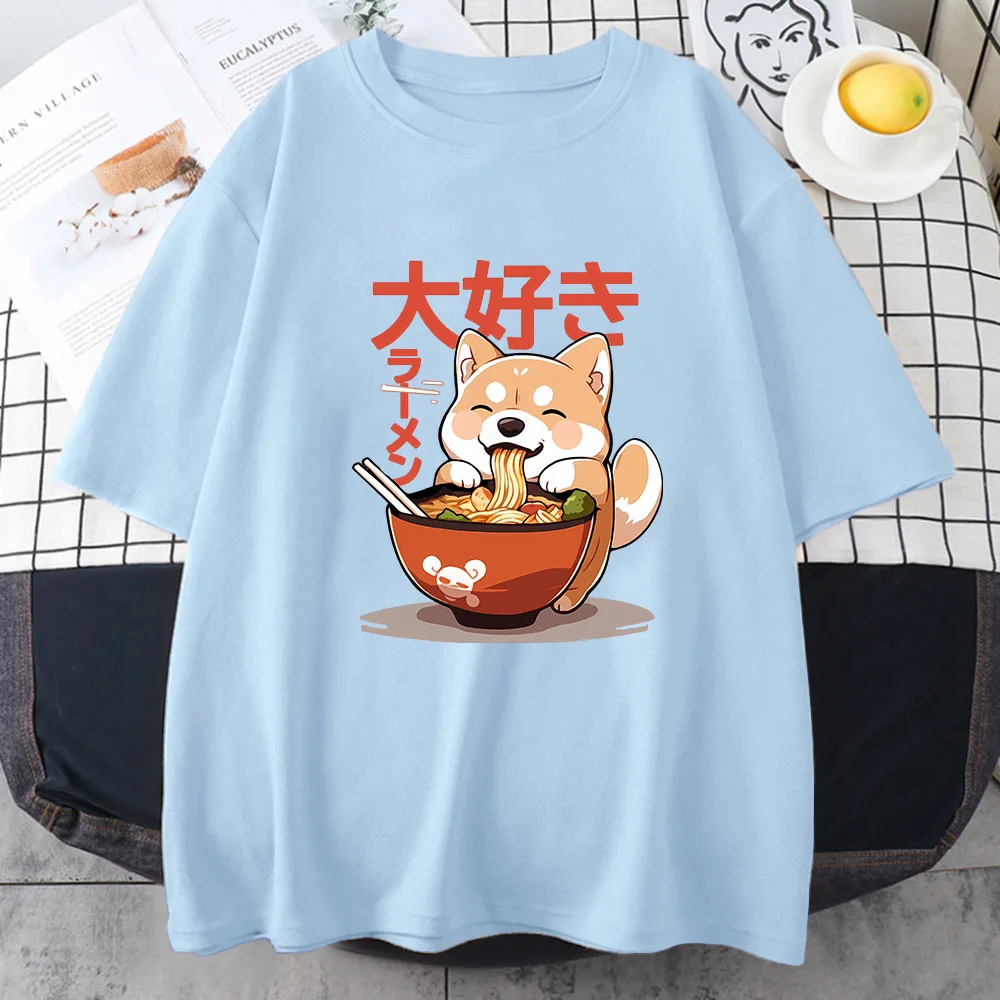 Shiba Inu Enjoying Ramen T-shirt 100% cotone T-shirt estiva di alta qualità Casual Donna/Uomo Kawaii Tshirt Camicie per ragazze carine