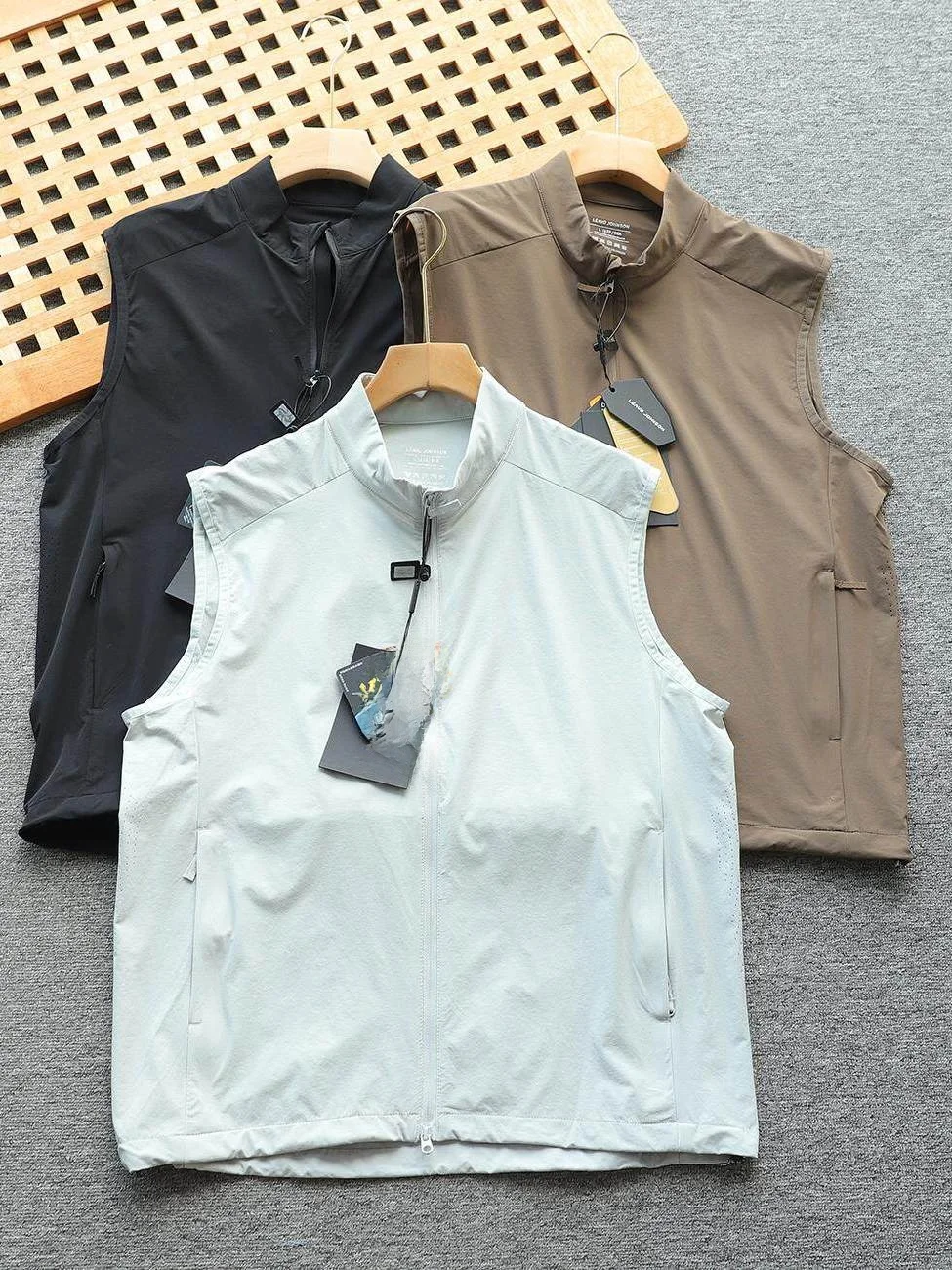 

Excellent Tailoring 3D Stereo Cutting Laser Punching Men's Stand Collar Functional Sports High Elastic Casual Vest Tank Top