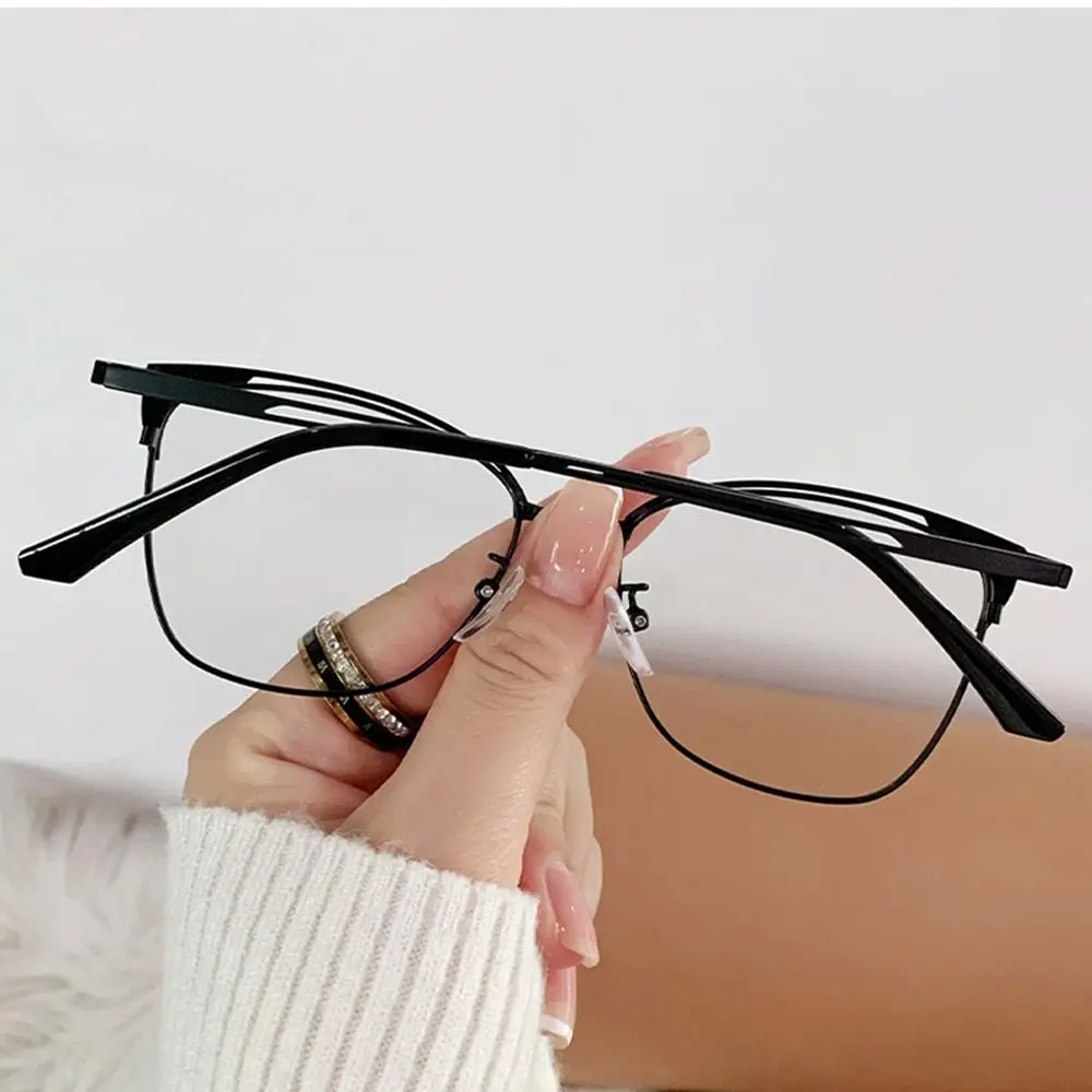 نظارات خفيفة للغاية مضادة للضوء الأزرق للرجال والنساء ، حماية العين ، معدن قديم ، إطار حجب الأشعة الزرقاء ، نظارات الكمبيوتر
