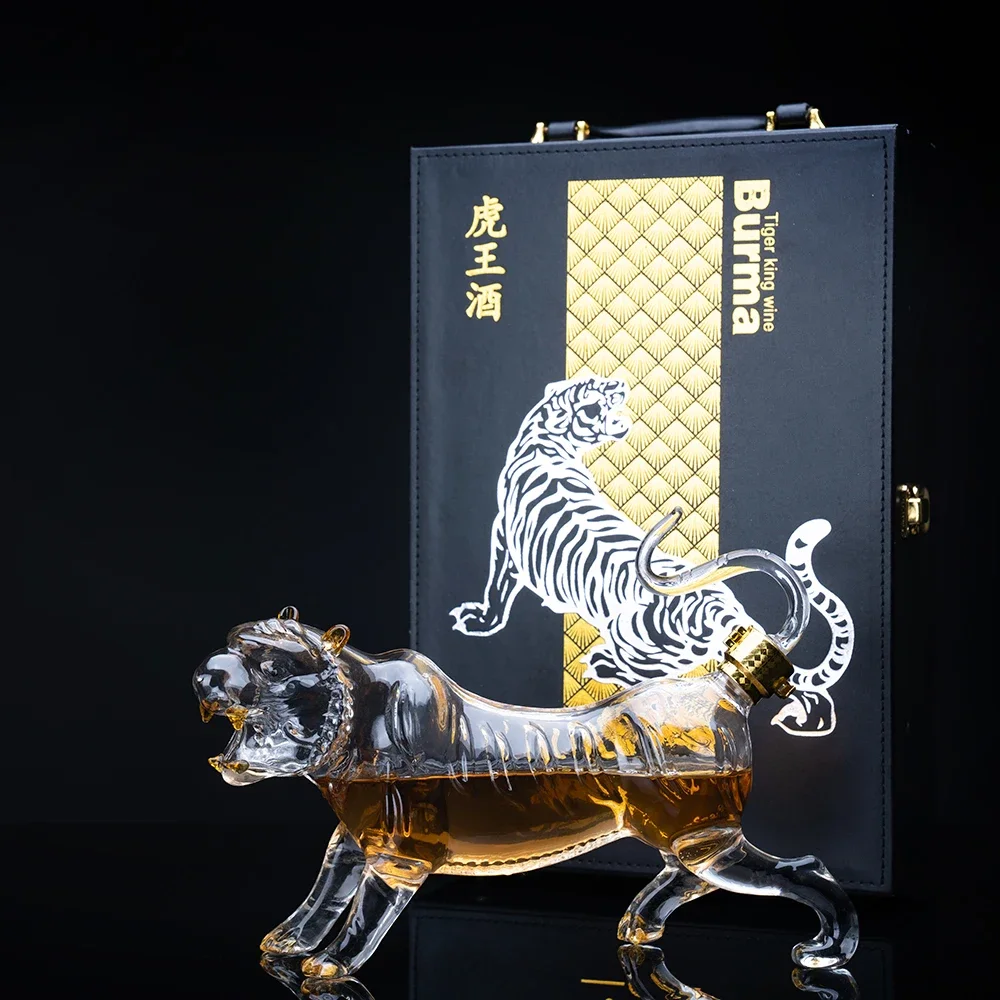 High-end gift box packaging high borosilicate glass tiger wine whiskey decanter used for holiday gifts home decoration