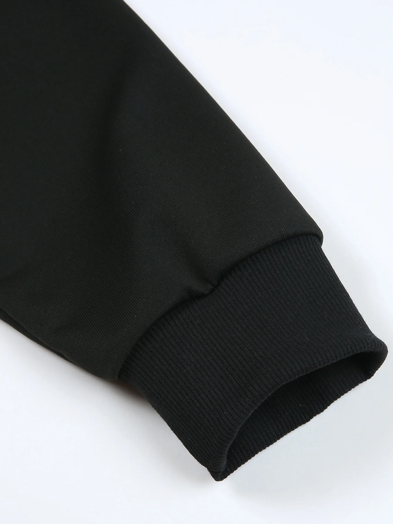 سويت شيرت كاجوال للرجال من REI Outdoor Gear - بيج بأكمام طويلة ورقبة دائرية مع شعار أحمر #2