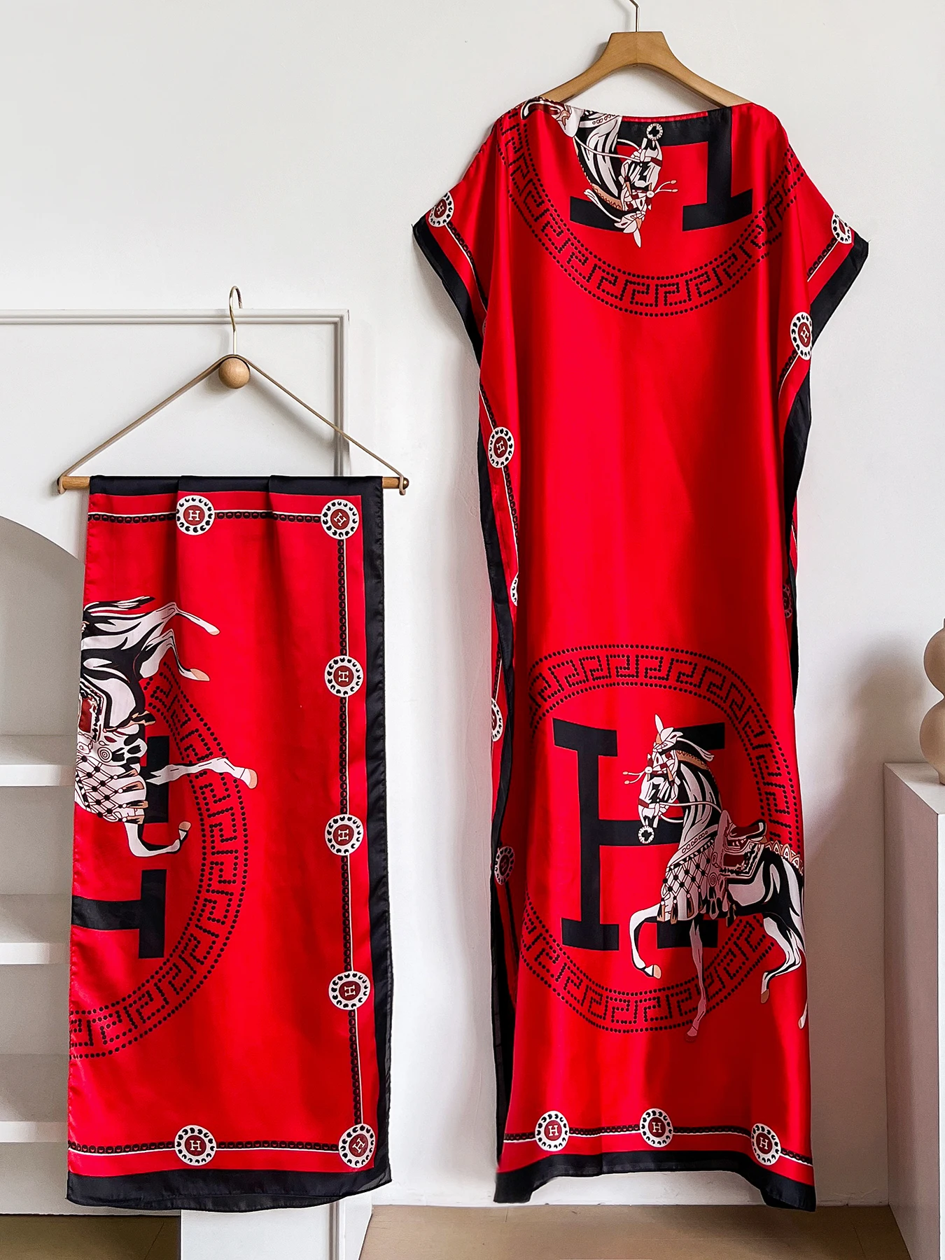 Dubai Vintage Horse Letter Print Abaya With Matching Scarf, Boat Neck Batwing Sleeve Loose Maxi Kaftan For African Muslim Women