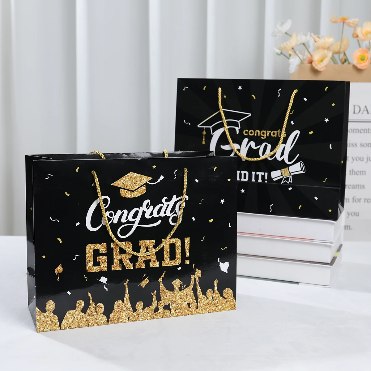 2024 Graduation Bag Handle Gift Bag Graduation Decoration Congratulations Graduates Packing Bag Graduation Party Gift Bag