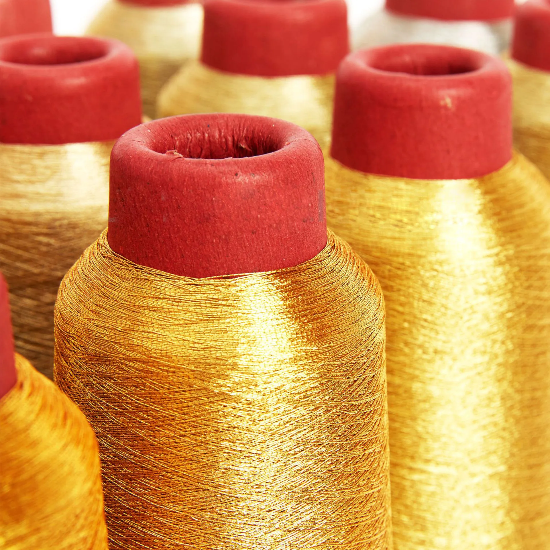 150D Golden Metallic  Embroidery Thread Sewing Machine Thread Cross-Stitch Thread Line Textile Metallic Yarn for Machine Use