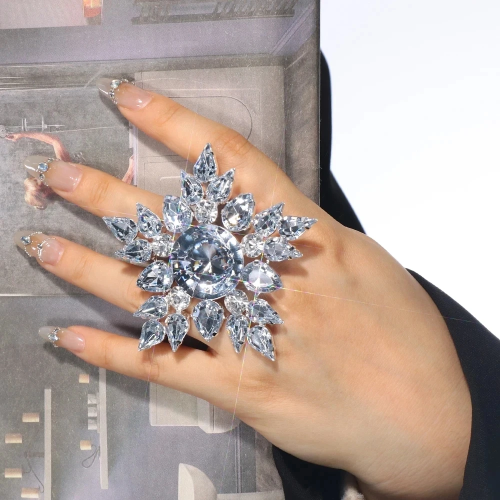 Stonefans 2024 Snowflake Exaggerate Finger Ring Wedding Hand Accessories Elegant Women Round Rhinestone Open Ring Jewelry Bridal