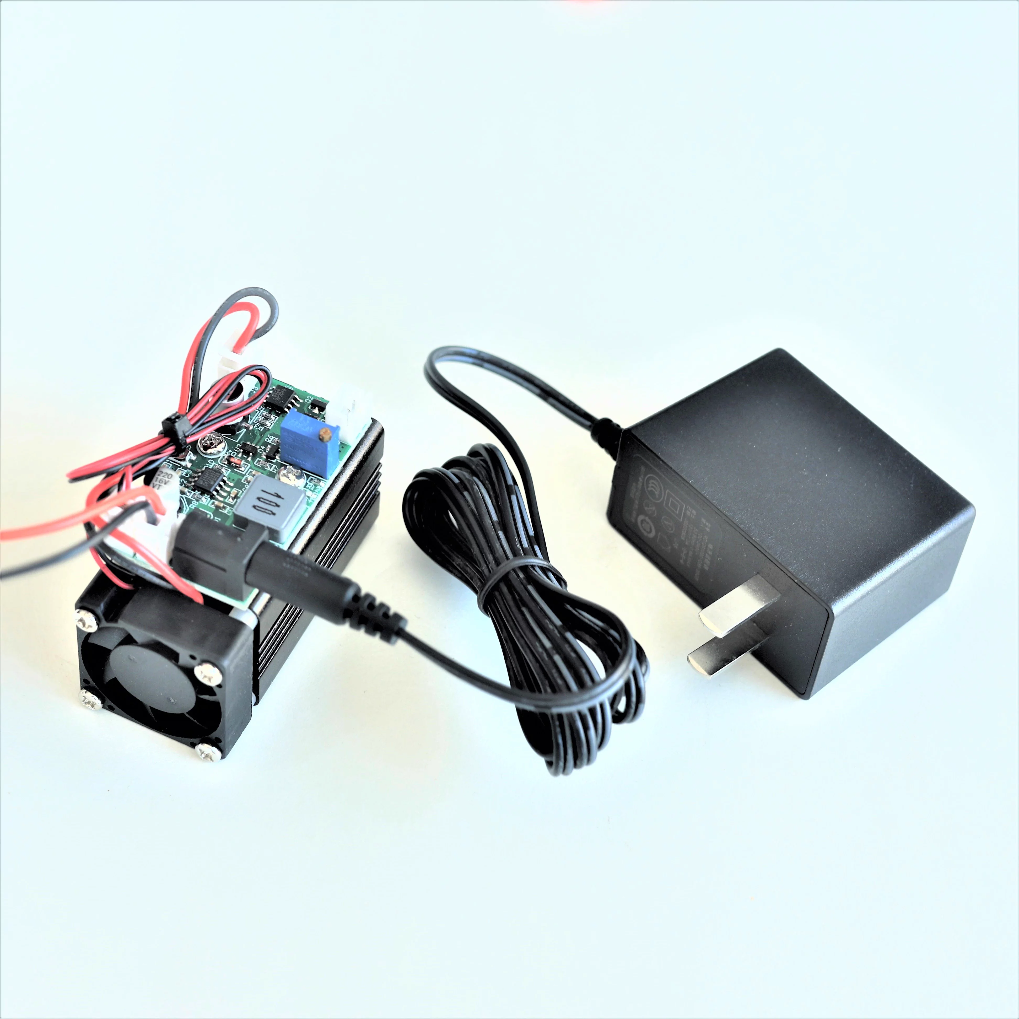 

Focusable 420nm 2W Purple Blue Laser Diode Module 12V TTL PWM Modulation