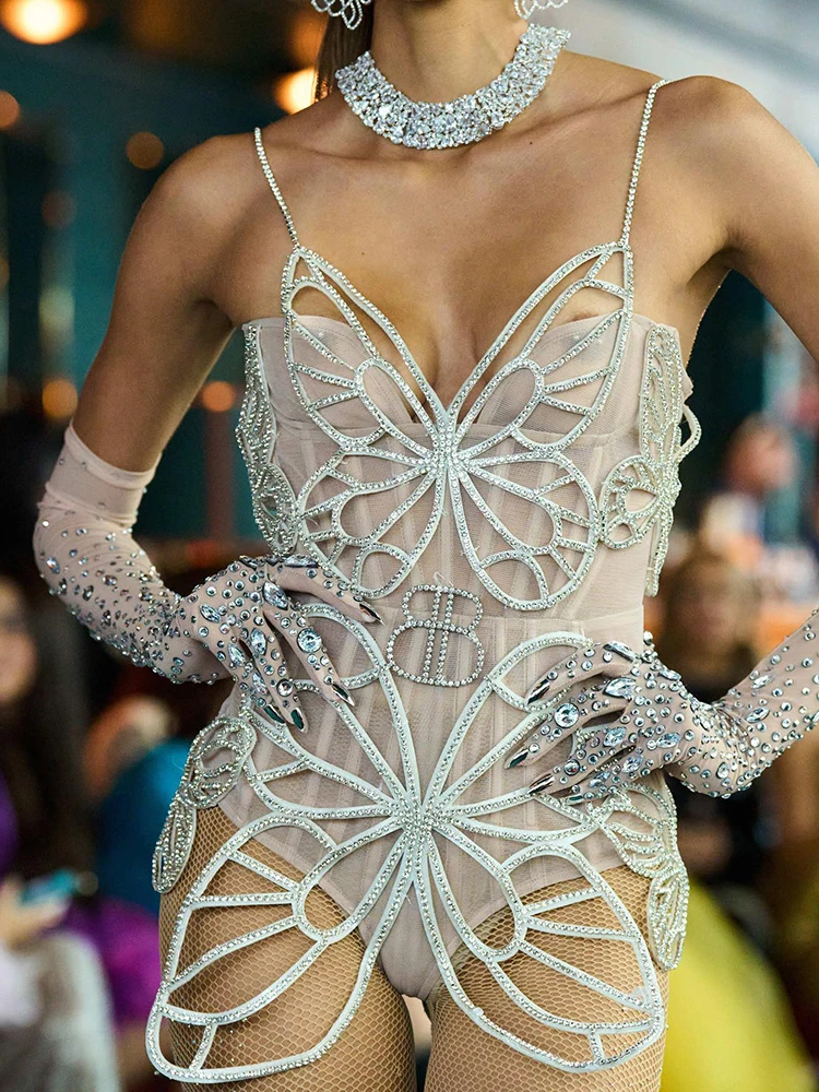 Body para mujer, bonito diseño de mariposa y cristal, malla Beige de retales, transpirable, ropa femenina de una pieza puesta en escena