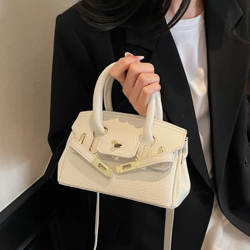 

Crystal-Embellished Clutch Bag: Evening Female Handbag with Chain, Exquisite Light Luxury French Design for Special Events