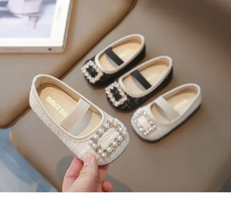 

Детская кожаная обувь для девочек, весна 2024, новая модная элегантная обувь в британском стиле на мягкой подошве, милые вечерние туфли принцессы с бисером