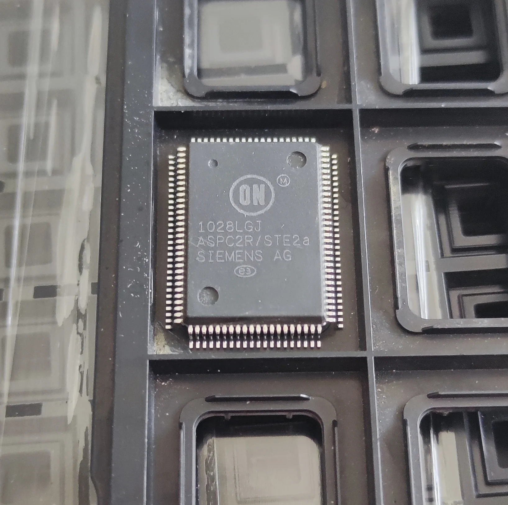 1~10pcs/lot  ASPC2R/STE2A ASPC2 QFP100 100% Brand New Original.