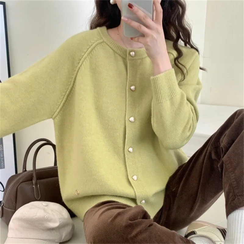 

Petite Elegant French Style Niche Knit Sweater Cardigan Top V-neck For Women Cropped Jacket Lazy Autumn Sweater Z527