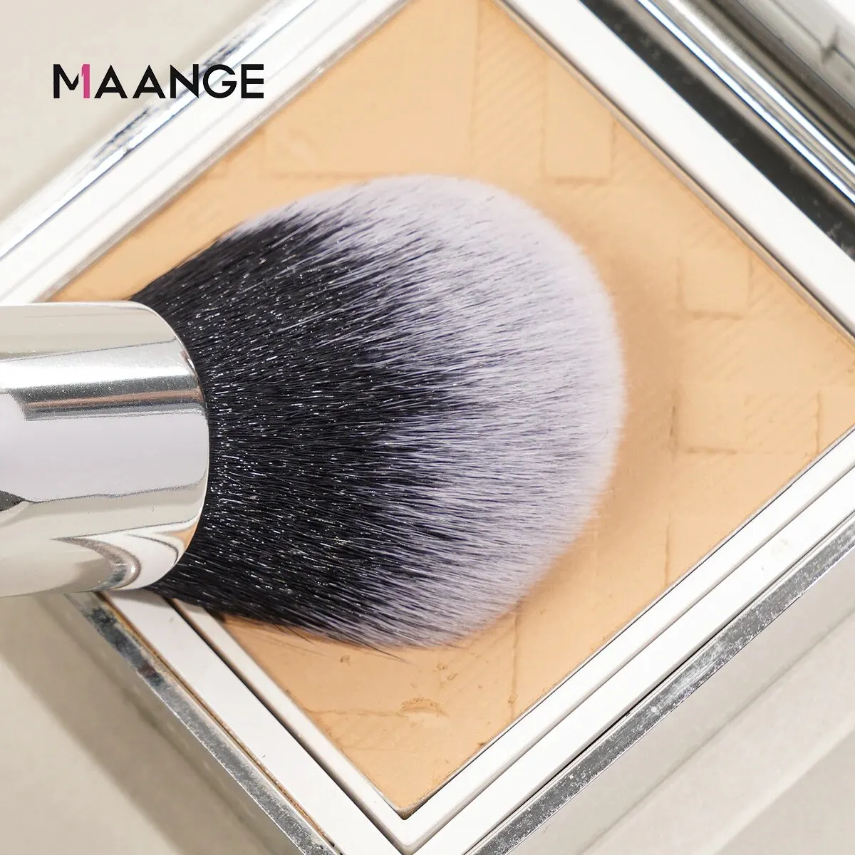 MAANGE 4Pcs Makeup Brushes with Case Foundation Concealer Powder Makeup Brush Soft Fluffy Bristles Big Cosmetic Brushes Set