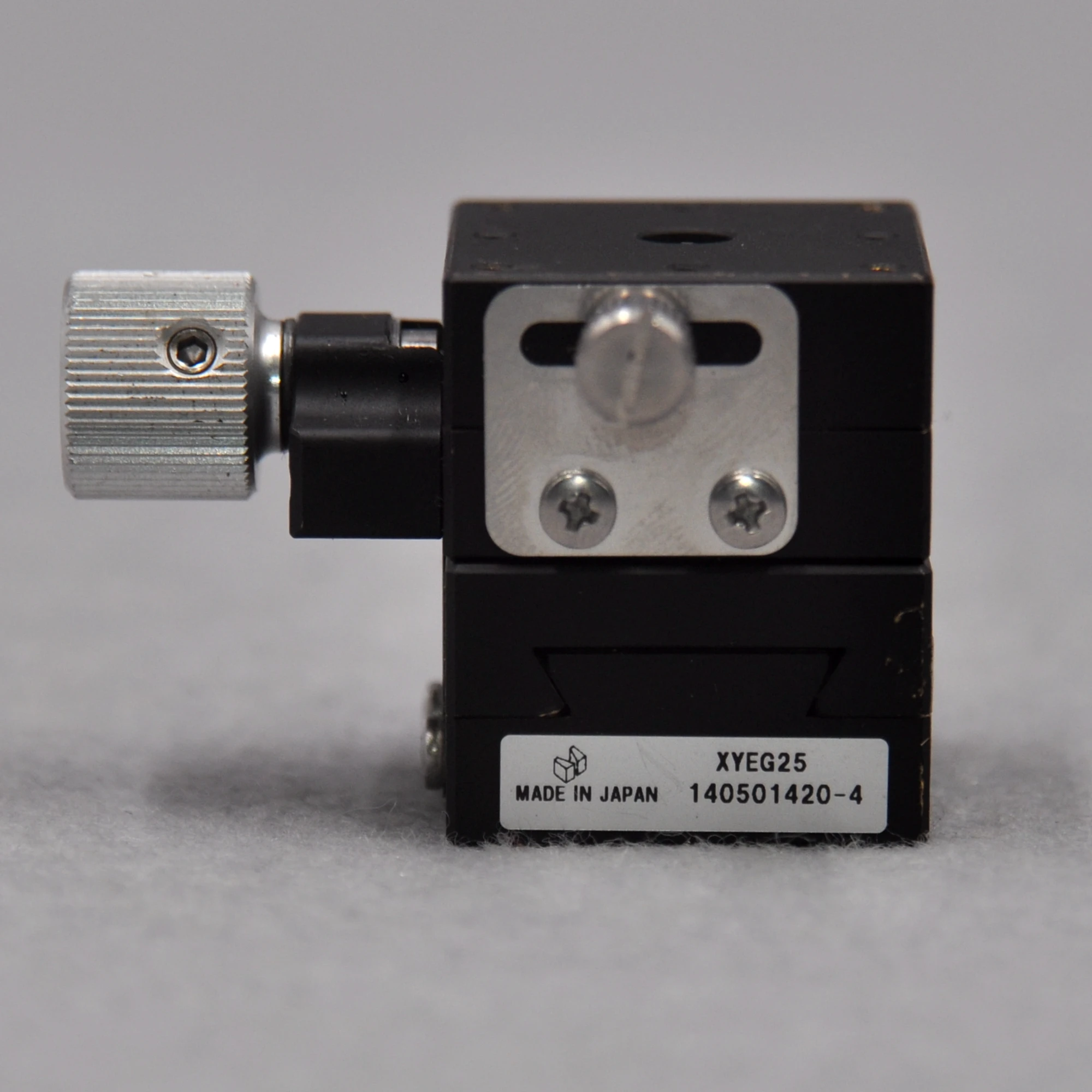 Suruga Seiki B08-1-1 Misumi XYEG25 دليل XY محور عالي الدقة ضبط دقيق النزوح الشريحة البصرية الجدول النحاس 25*25 مللي متر