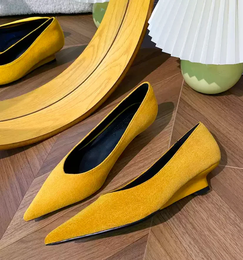 

Ladies Shoes Fashion V Cut Shoes Design Short Wedge Pumps Sexy Pointed Toe Patent Leather Elegant Party Shoes Woman Shoes A0011