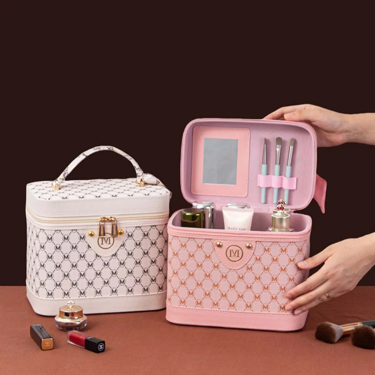 New retro oversized makeup bag Multi-functional makeup storage box Portable waterproof silk scarf suitcase box