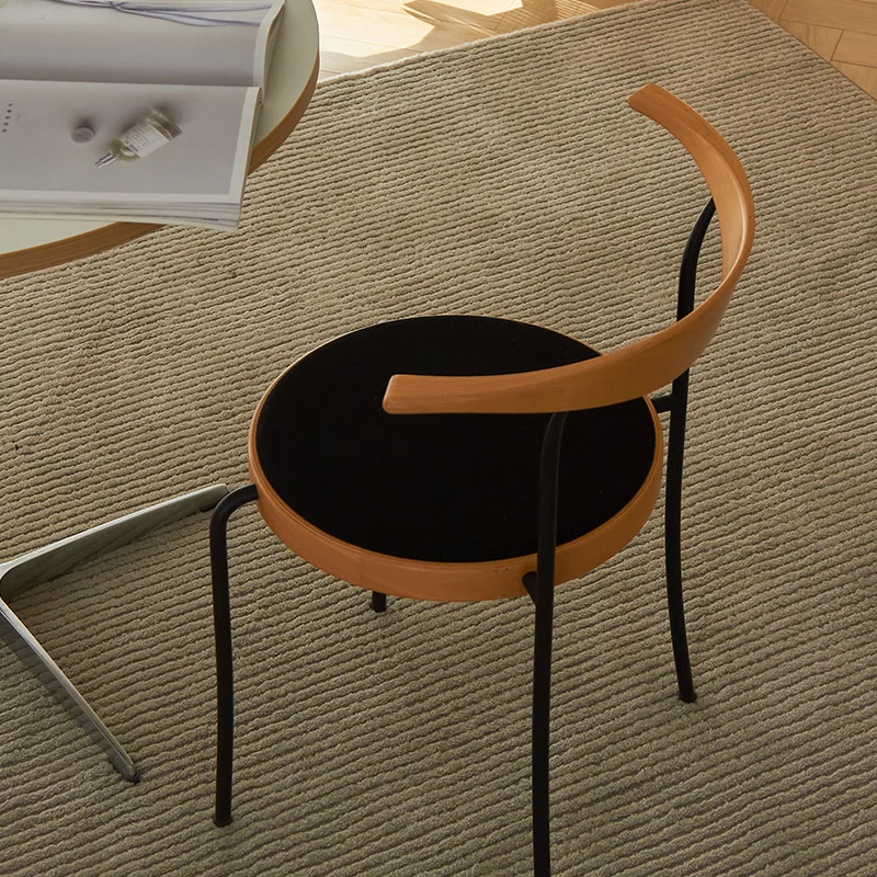 Рисунок 4 - Антикварный стул со спинкой