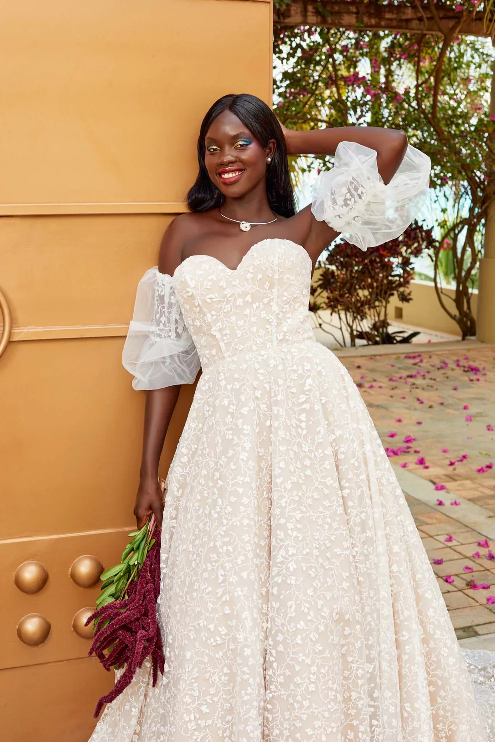 

2025 Women's Custom Wedding Dress One Shoulder Heart-Shaped Collar Bubble Sleeves Floral Lace Large Skirt Design