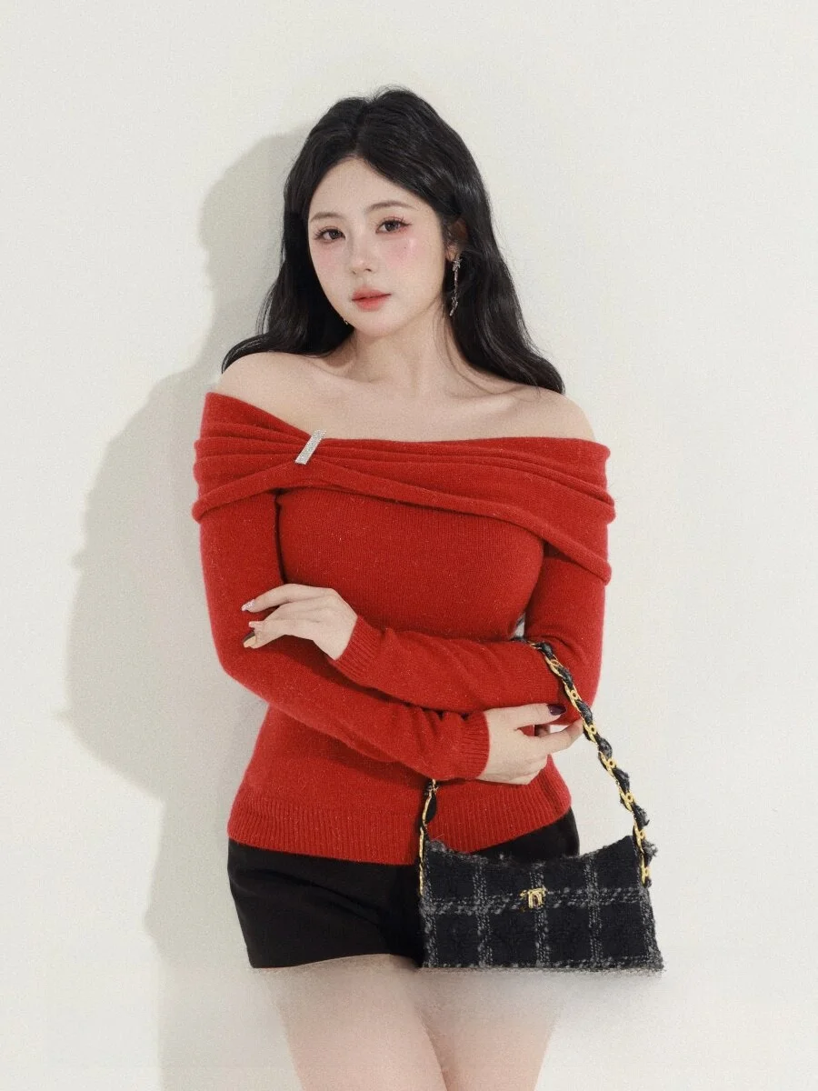 

Cute Face Hero One Shoulder Knitted Sweater Three Colors Slimming plus Size Pure Desire High-End Feeling Women's Fashion