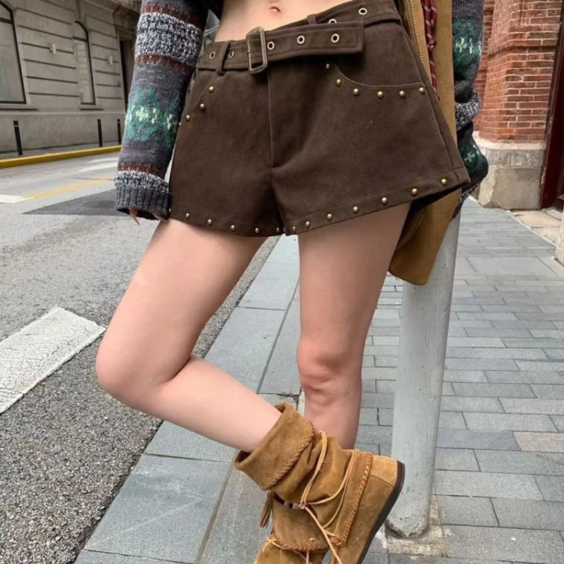 

Retro Rivet Design Shorts for Women, New Early Autumn Style, Low-waist, Slimming, Versatile Hot Pants.