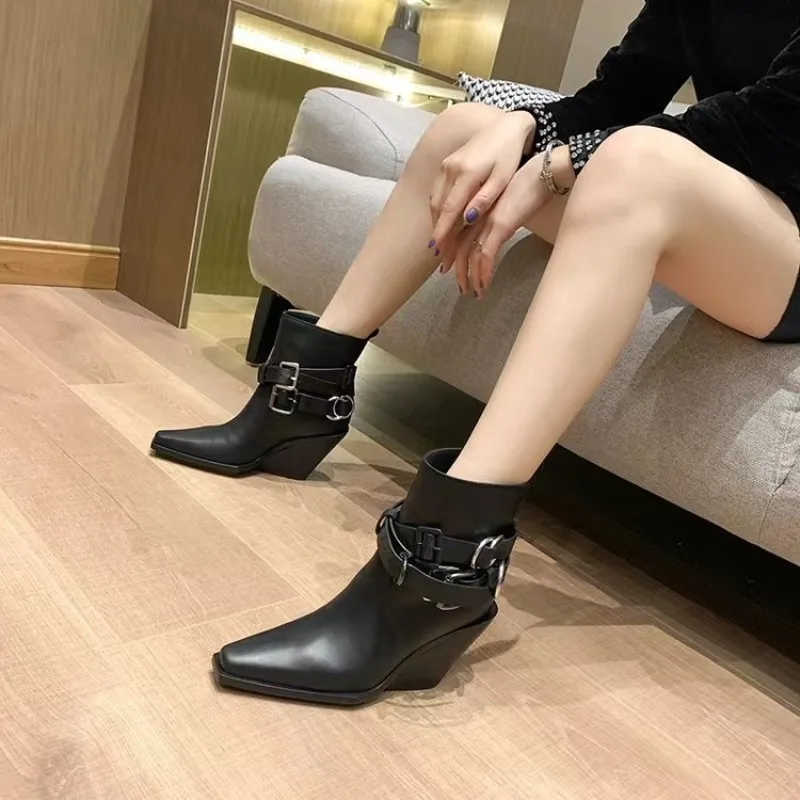 Belt Buckle Women Short Boots Squared Toe Genuine Laether Cool Fashion Designer Luxury Cowboy Knight Booties New Retro Shoe