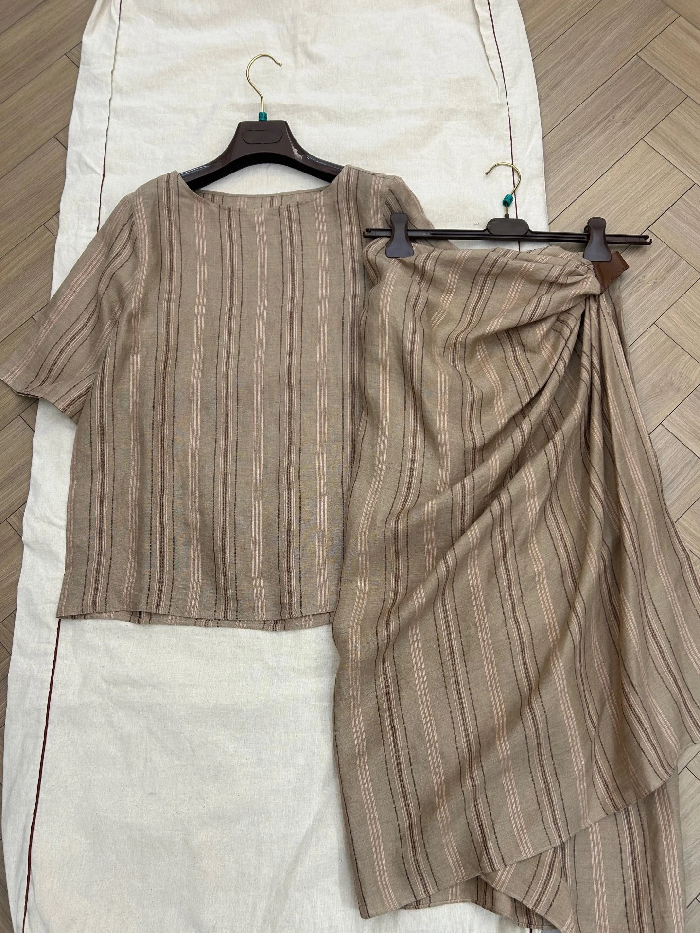 High Quality Summer New Linen Embroidered Top + Fashionable Commuting Linen Skirt For Women