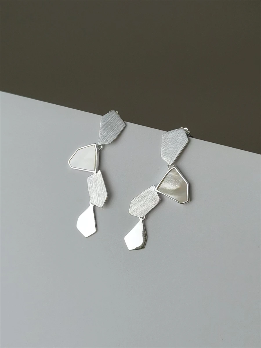 

Original Small Audience Broken Mirror Irregular Polygon Mother-of-Pearl Earrings S925 Pure Silver Simple Versatile