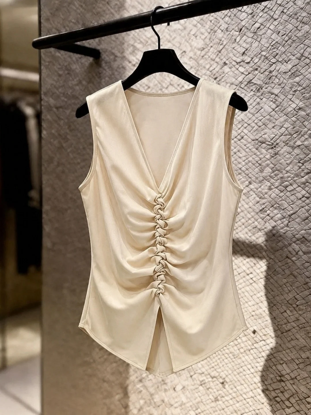 

Slimming V-Neck Tank Top Korean Style Commute Pure Color Age-Defying Sleeveless Women's Shirt Summer Design Sensation