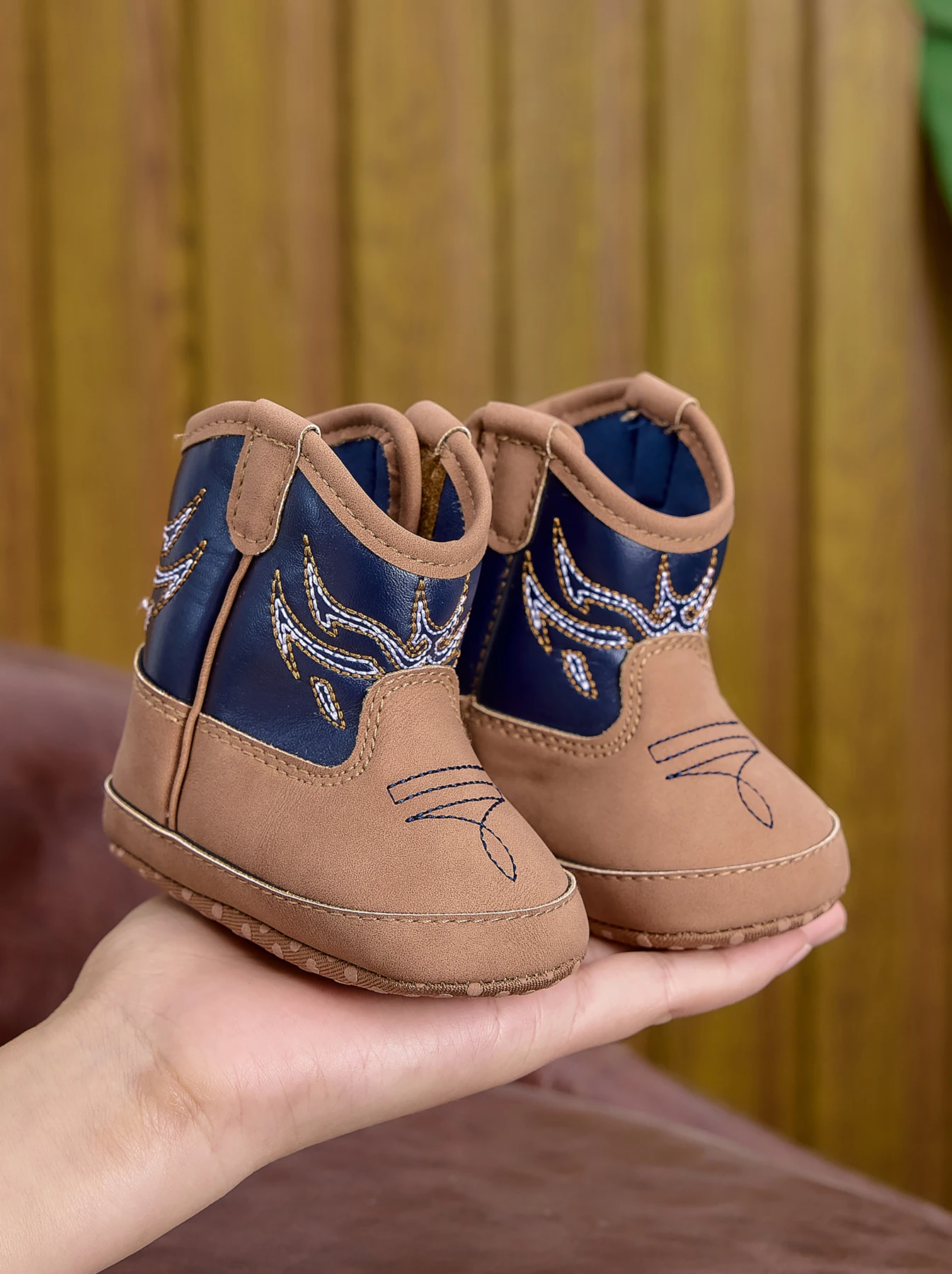 Vintage Farbblock-Stickerei Baby-Cowboystiefel 0-12 Monate Weichsohlige Anti-Kollisions-Laufschuhe für Neugeborene High-Top Kurze Stiefel – Detail 8