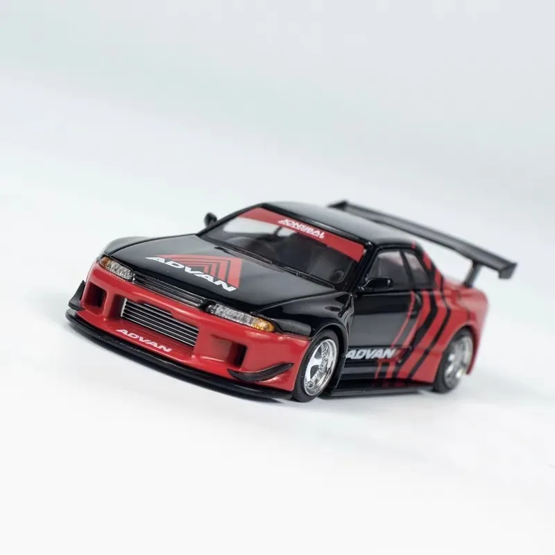 FlawTarmac Works ダイキャスト 1/64 スケール ‌ ‌ 日産 GT-R R32 アドバン ショー＆コラボレーションエディション 合金製カーモデル おもちゃ 男の子向けギフト