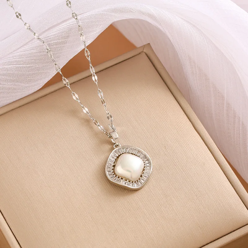 The latest 18k gold square titanium steel necklace with a unique and versatile style from 2025