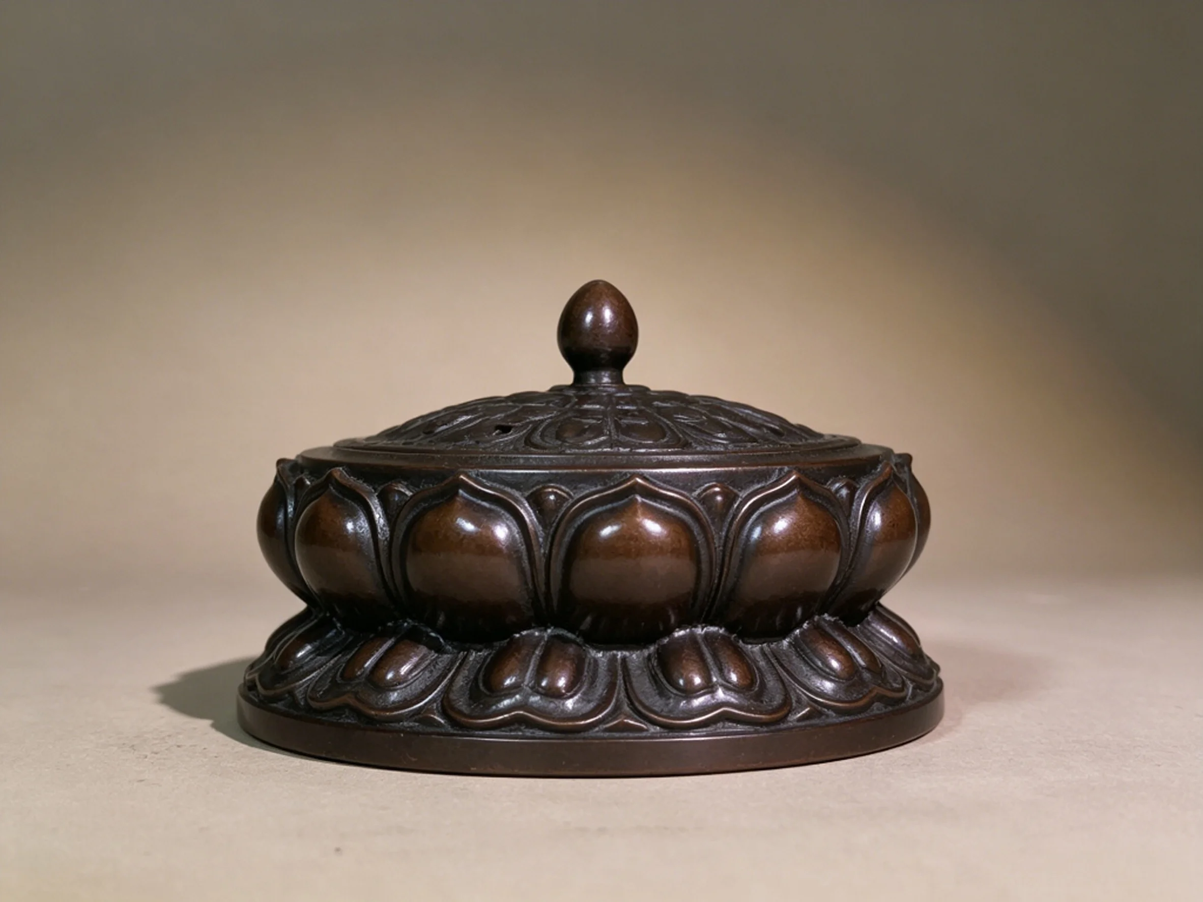 Exquisitely Crafted Pure Copper Incense Burner with Double Fish and Lotus Design, Zen-style Art Decor Ornament for Home, Study a