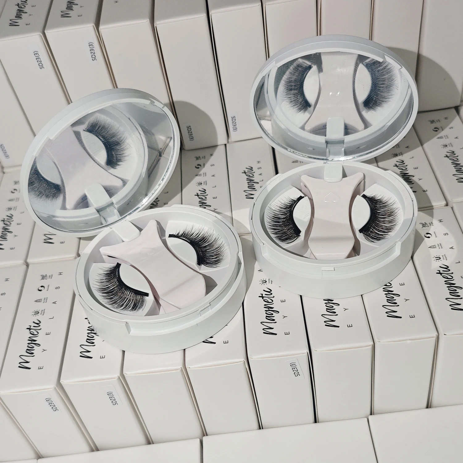 Nuovo kit per ciglia con clip magnetica riutilizzabile da viaggio in stock, senza colla, senza fodera, ciglia magnetiche quantiche con applicatore