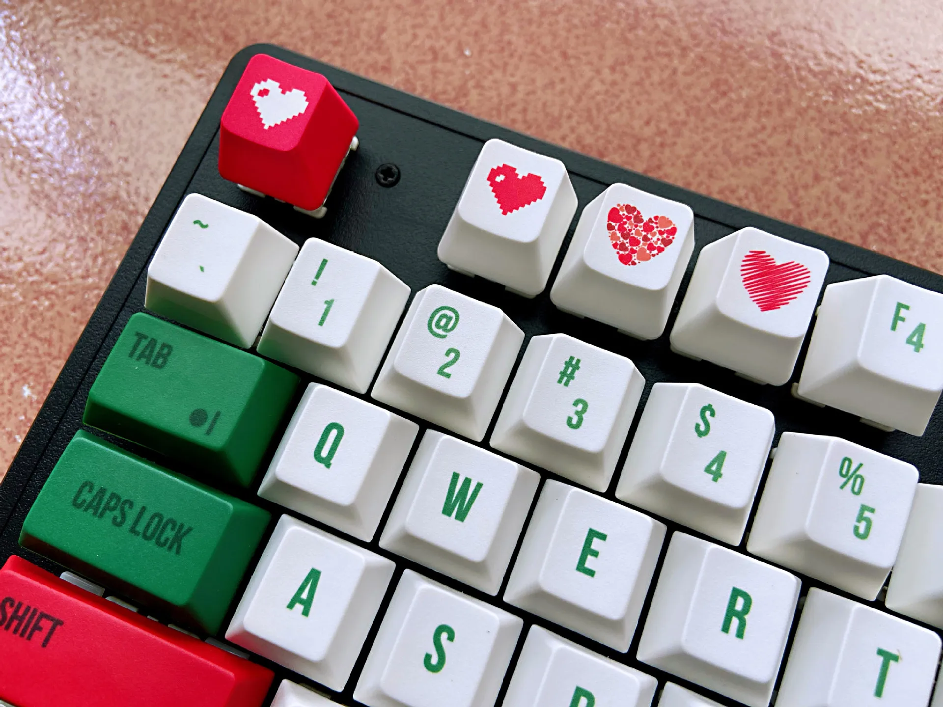 1/4pcs High Quality R4 Keycap Love Cherry Profile Dip Dye Sculpture PBT R1 Keycap for Mechanical Keyboard Etched Pixel Heart