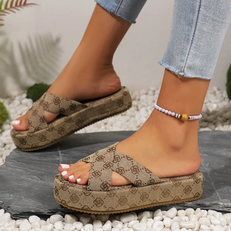 Pantoufles en caoutchouc en forme de T pour commerce extérieur, talon moyen, semelle de bagatelle en PU, chaussures pour femmes de grande taille